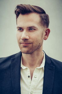 الممثل Aaron Moorhead