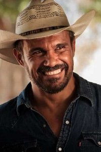 الممثل Aaron Pedersen