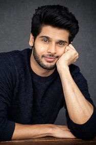 الممثل Abhimanyu Dasani