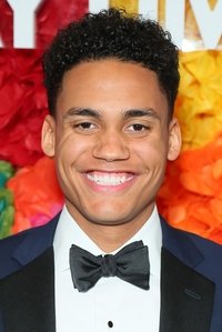 الممثل Adain Bradley