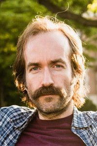 المخرج Adam Brooks