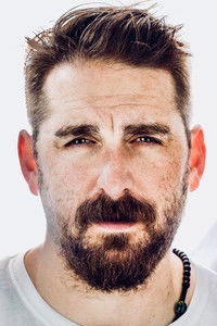 الممثل Adam Hampton