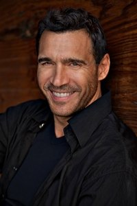 الممثل Adrian Paul