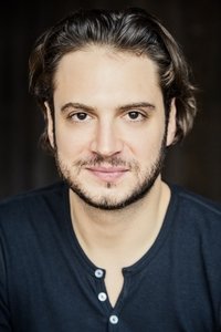 الممثل Adrien Bletton