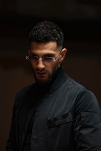 الممثل Adrien Essamir