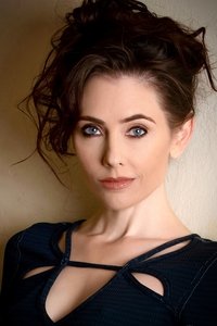 الممثل Adrienne Wilkinson