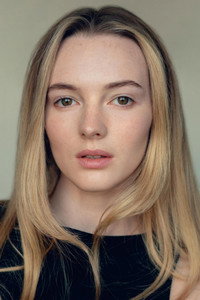 الممثل Alanah Bloor