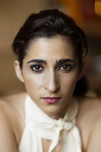 الممثل Alba Flores