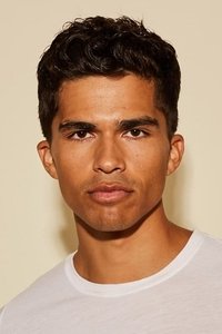 الممثل Alex Aiono