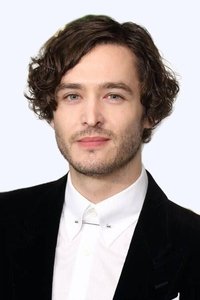 الممثل Alexander Vlahos