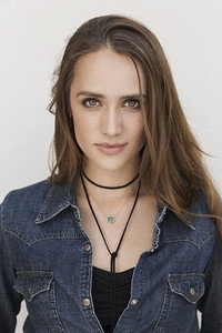 الممثل Alexandra Harris