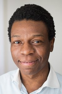 الممثل Alexandre Rodrigues