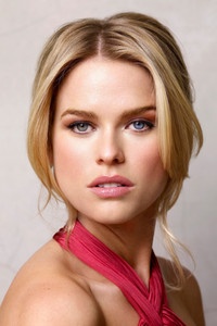 الممثل Alice Eve