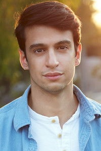 الممثل Allyn Moriyon