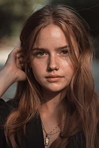 الممثل Amélie Hoeferle