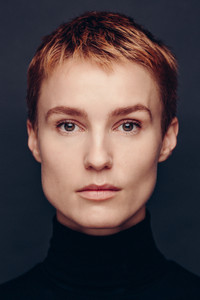 الممثل Amanda Collin