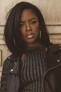 الممثل Amber Reign Smith