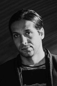 الممثل Amir Escandari