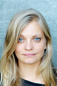 الممثل Anastasia Phillips
