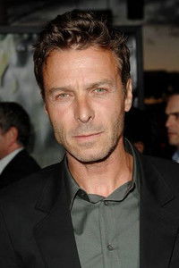 المخرج Andrew Douglas