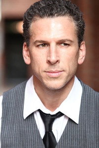 الممثل Andrew Oliveri