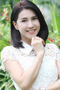 الممثل Angela Chan