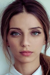 الممثل Angela Sarafyan