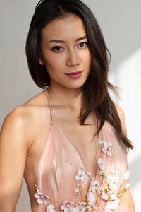 الممثل Angela Zhou