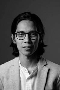 المخرج Angga Dwimas Sasongko