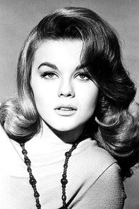 الممثل Ann-Margret