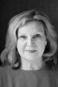 الممثل Ann Mitchell