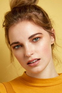 الممثل Anna Greene