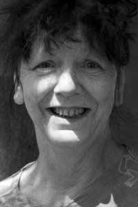 الممثل Anne-Marie Loop