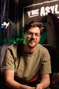 المخرج Anthony Frith