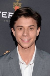 الممثل Anthony Turpel