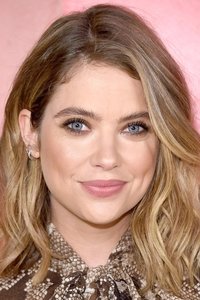 الممثل Ashley Benson