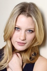 الممثل Ashley Hinshaw
