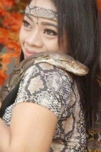 الممثل Astrid Ular