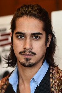 الممثل Avan Jogia