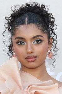 الممثل Avantika