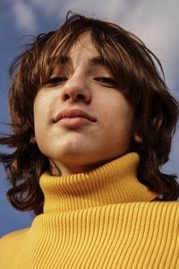 الممثل Azhy Robertson