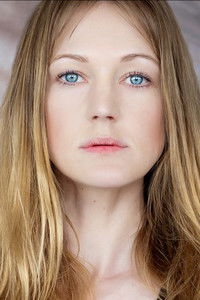 الممثل Azura Skye