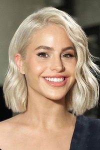 الممثل Büsra Pekin