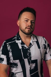 المخرج Barrett Burgin