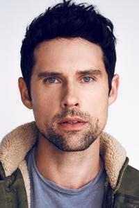 الممثل Benjamin Hollingsworth