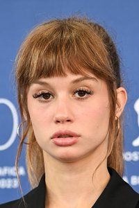 الممثل Bianca Delbravo