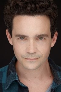 الممثل Birkett Turton