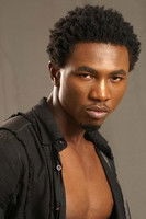 الممثل Boma Akpore