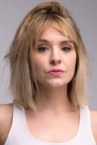 الممثل Brea Grant
