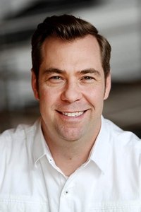 المخرج Brian Fee